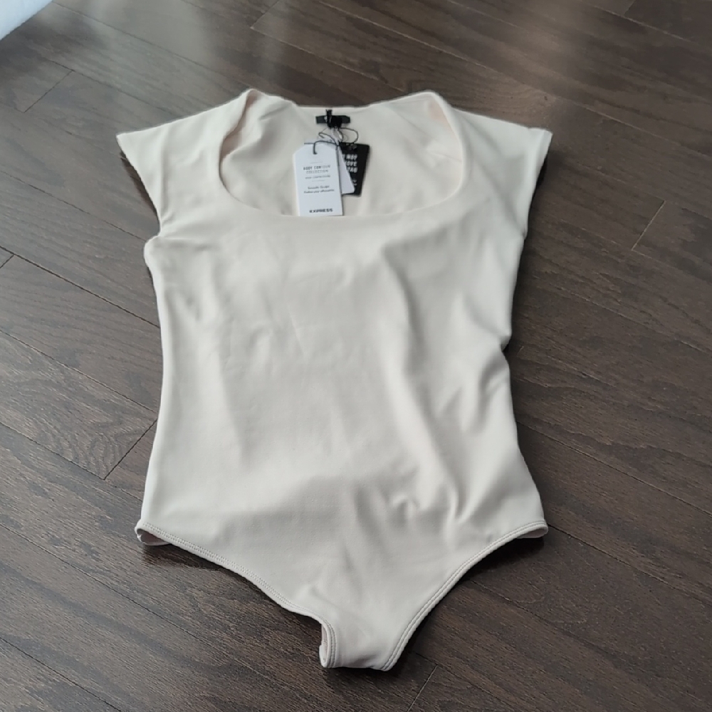 Express Body Contour Top in White
